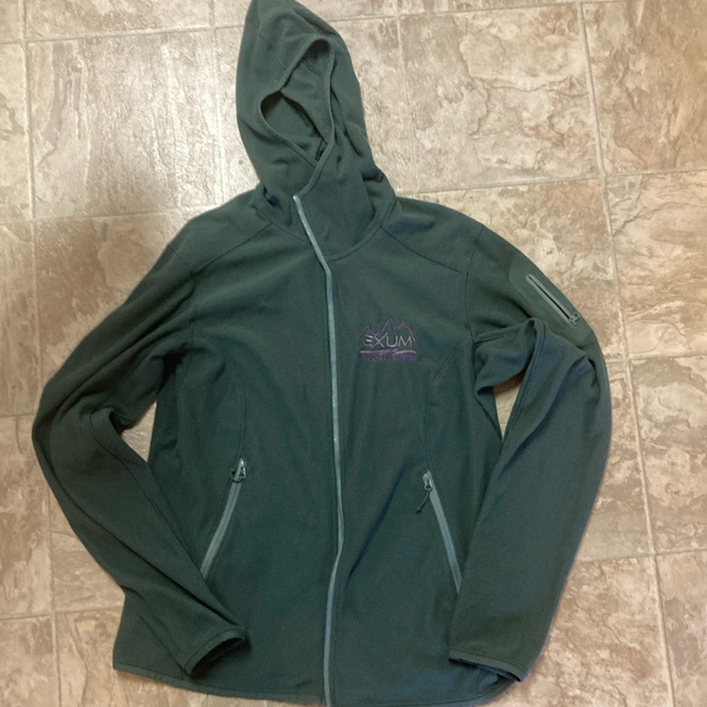 Arcteryx delta LT hoody. Has a guiding logo on front